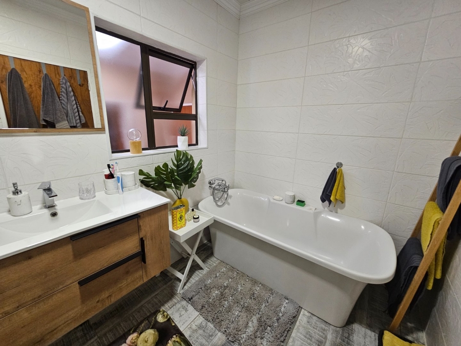 5 Bedroom Property for Sale in Panorama Free State